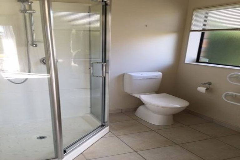 Photo of property in 98 Guildford Drive, Paraparaumu Beach, Paraparaumu, 5032