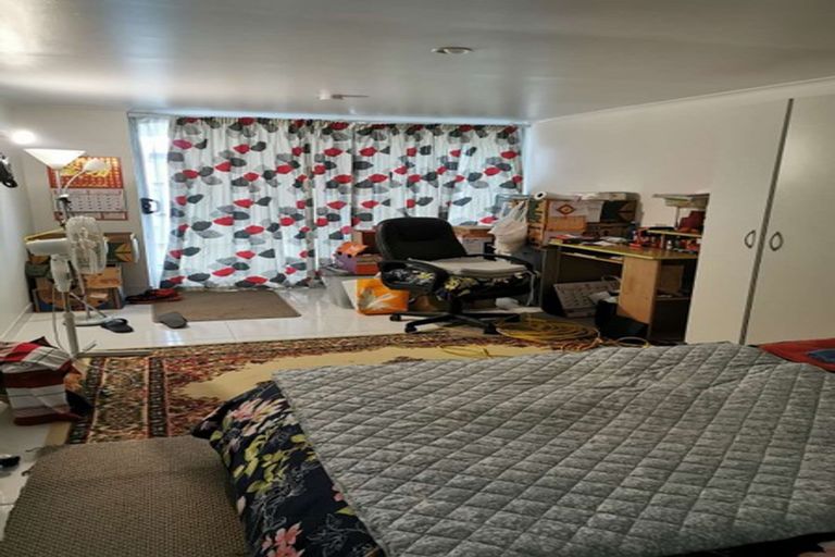 Photo of property in 30 La Trobe Street, Pakuranga Heights, Auckland, 2010