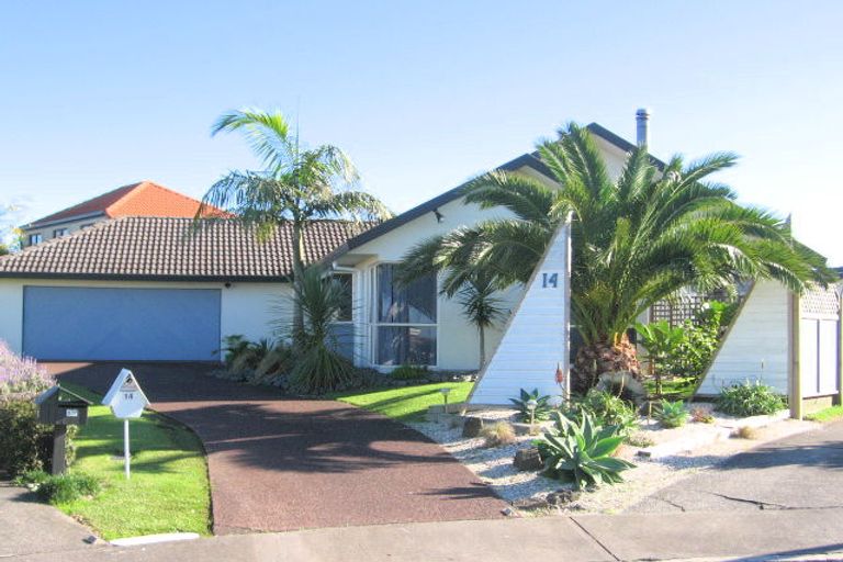 Photo of property in 14 Bridgehead Cove, West Harbour, Auckland, 0618