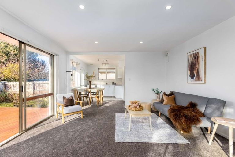 Photo of property in 2/19 Leonie Place, Aranui, Christchurch, 8061