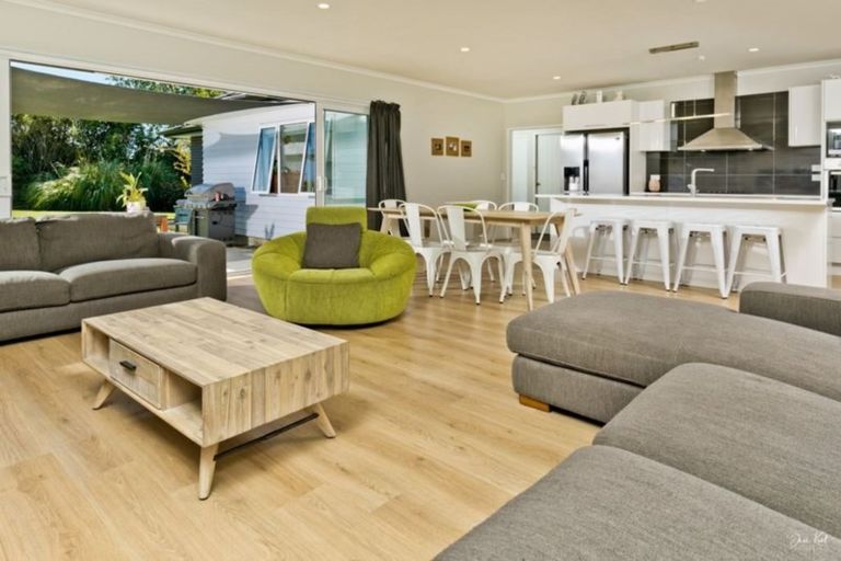 Photo of property in 352 Main Road, Huapai, Kumeu, 0810