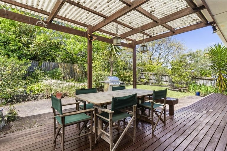 Photo of property in 8 Webb Place, Forrest Hill, Auckland, 0620