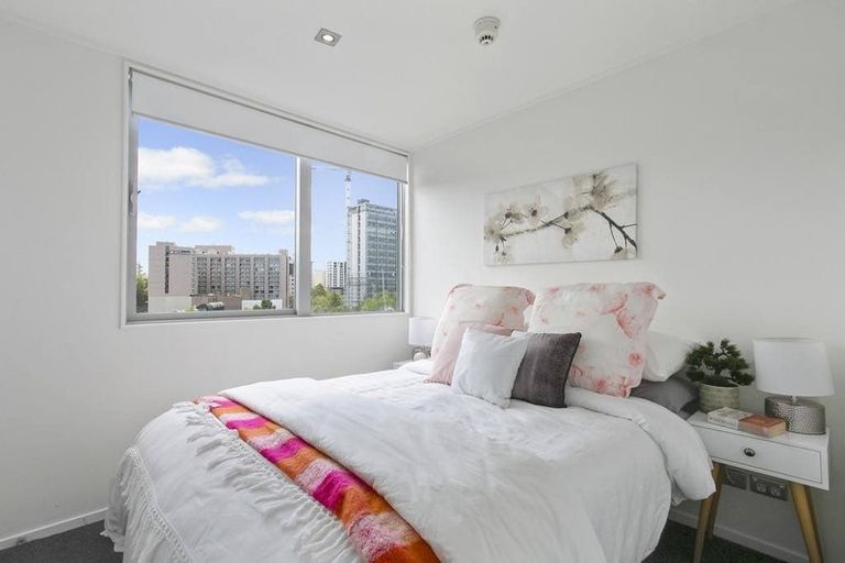 Photo of property in The Volt Apartments, 1401/430 Queen Street, Auckland Central, Auckland, 1010