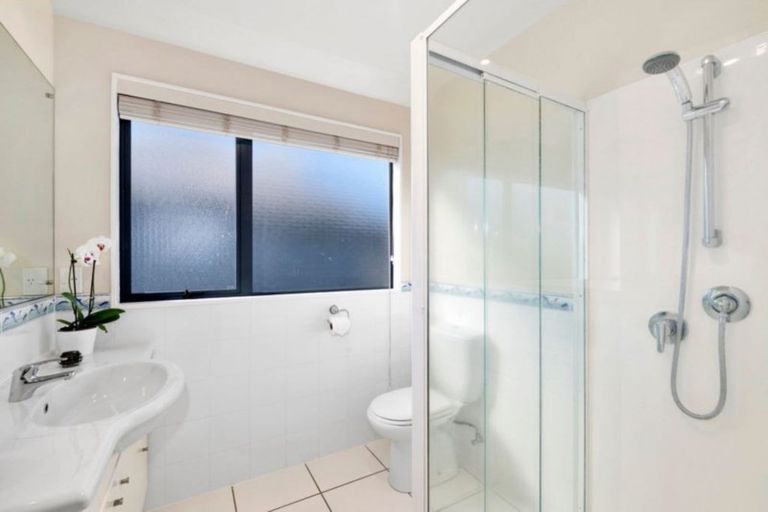 Photo of property in 2c Observatory Close, Whitby, Porirua, 5024