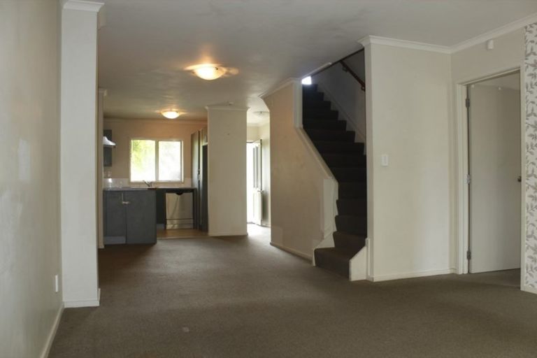 Photo of property in 19 Verdale Circle, Glen Eden, Auckland, 0602