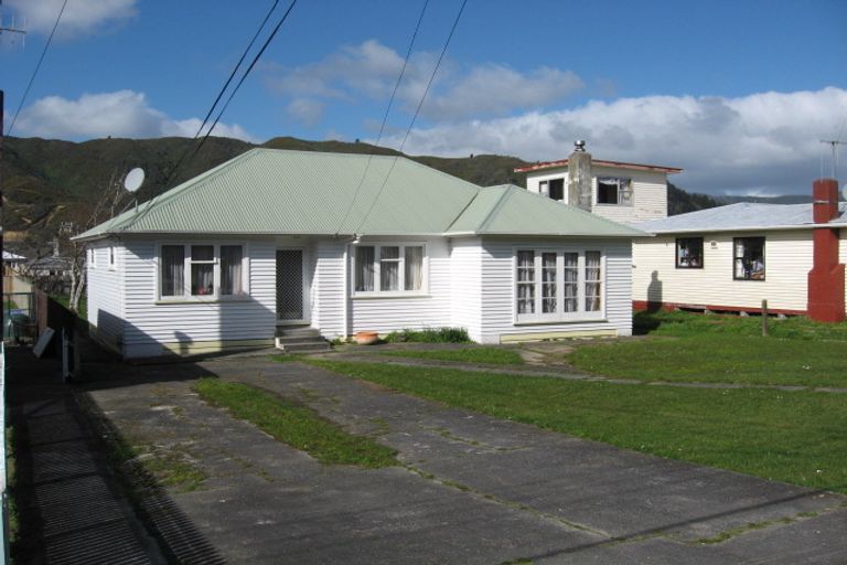 Photo of property in 172 Wellington Road, Wainuiomata, Lower Hutt, 5014