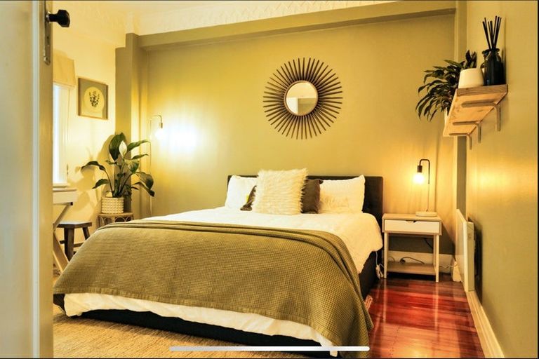 Photo of property in Sunhaven Flats, 262 Oriental Parade, Oriental Bay, Wellington, 6011