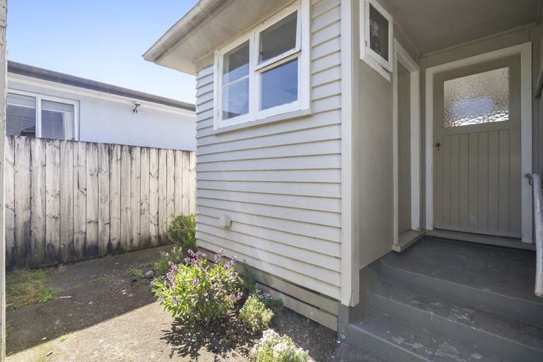 Photo of property in 55 Lismore Street, Merrilands, New Plymouth, 4312