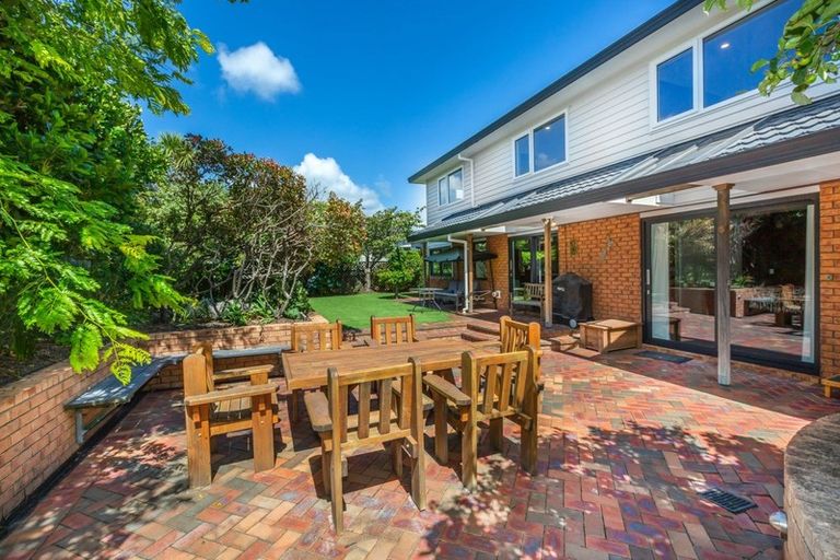 Photo of property in 28 Lanyon Place, Whitby, Porirua, 5024