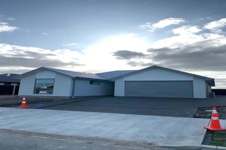Photo of property in 10 Mccahon Drive, Rangiora, 7400