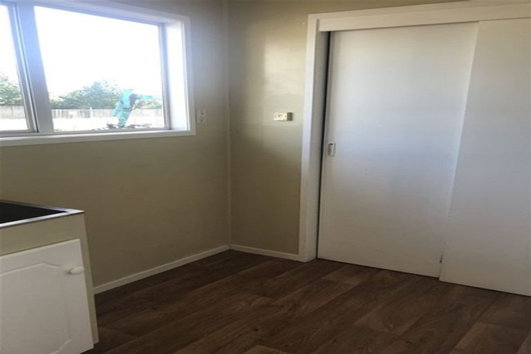 Photo of property in 1/322 Royal Road, Massey, Auckland, 0614