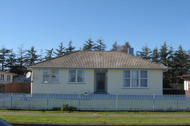 Photo of property in 13 Hinemoa Street, Levin, 5510