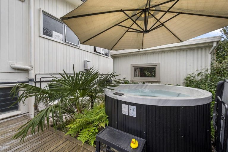 Photo of property in 1 Lovat Street, Havelock North, 4130