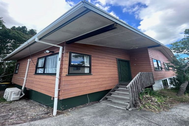 Photo of property in 121 Athena Drive, Totara Vale, Auckland, 0629