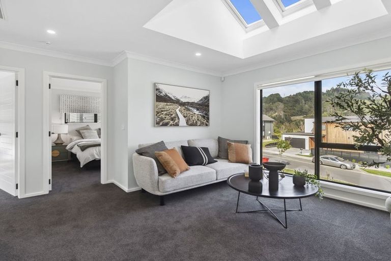 Photo of property in 2 Oakum Road, Whitby, Porirua, 5024