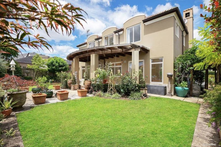 Photo of property in 4 Fairfield Lane, East Tamaki Heights, Auckland, 2016