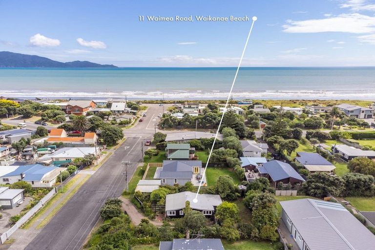 Photo of property in 11 Waimea Road, Waikanae Beach, Waikanae, 5036