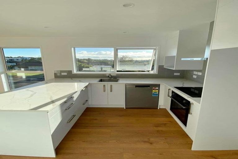 Photo of property in 30 Albatross Road, Red Beach, 0932