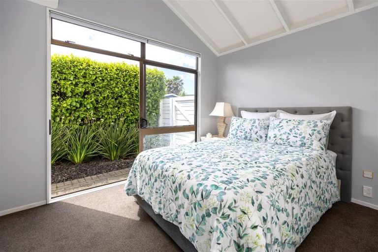 Photo of property in 1/25a Beach Road, Te Atatu Peninsula, Auckland, 0610
