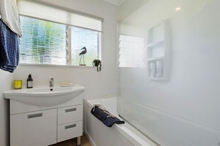 Photo of property in 1/12 Keldale Place, Forrest Hill, Auckland, 0620