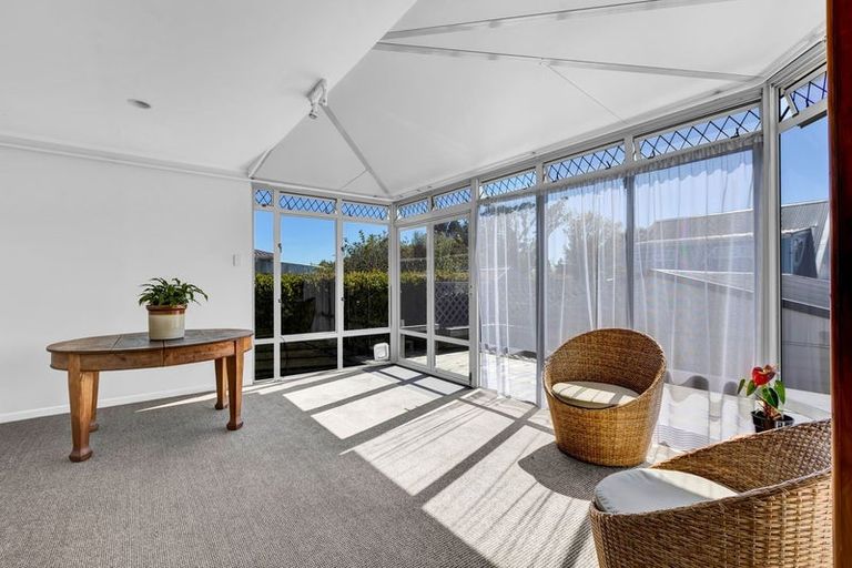 Photo of property in 10 York Crescent, Westown, New Plymouth, 4310