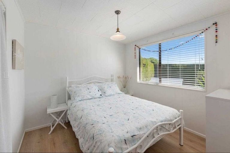 Photo of property in 27 Hemara Street, Waikanae Beach, Waikanae, 5036