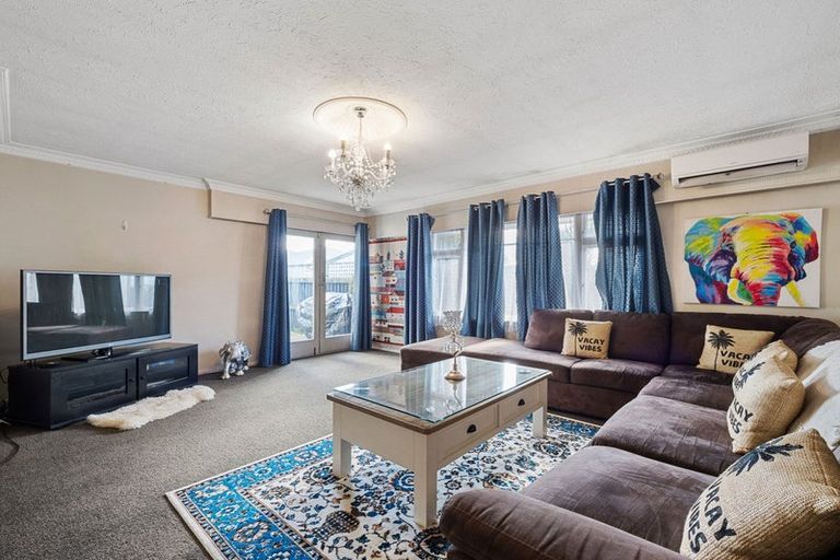 Photo of property in 205 Main North Road, Redwood, Christchurch, 8051