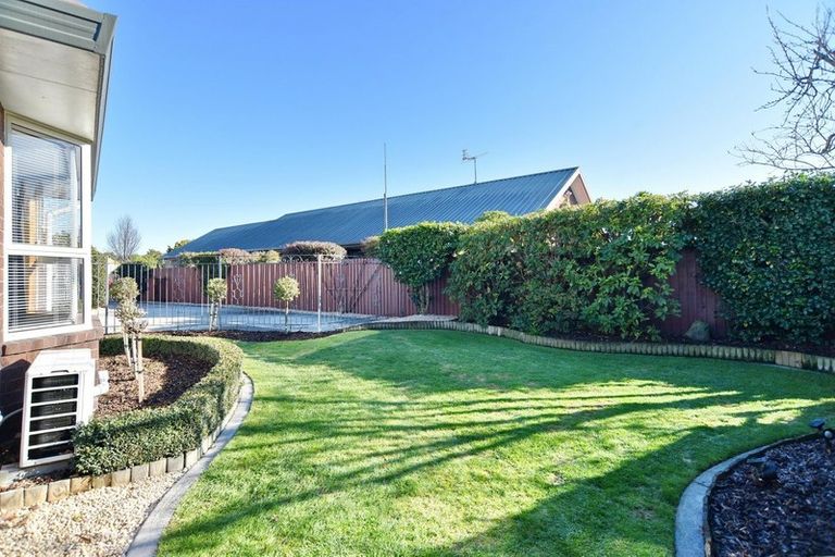 Photo of property in 2/19 Mulberry Place, Redwood, Christchurch, 8051