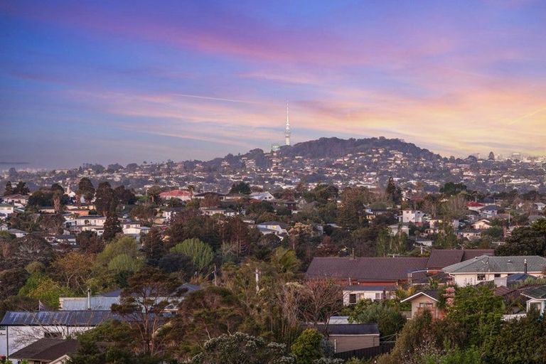 Photo of property in 110 Takahe Road, Titirangi, Auckland, 0604