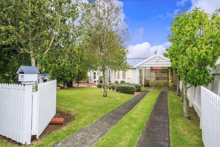 Photo of property in 10 David Street, Bayswater, Auckland, 0622
