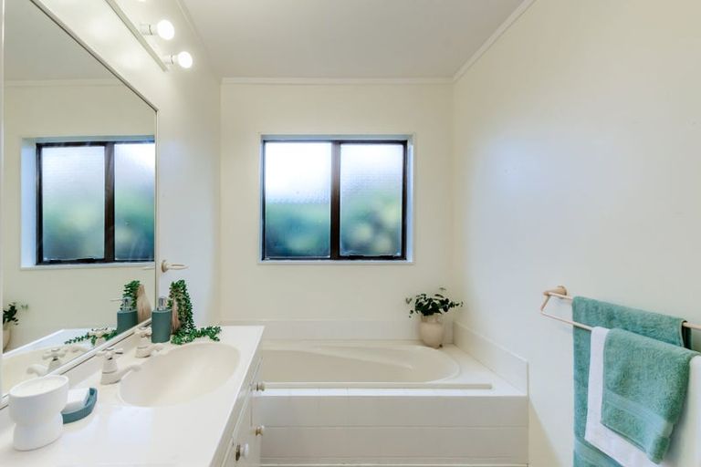 Photo of property in 12 Fox Place, Cloverlea, Palmerston North, 4412