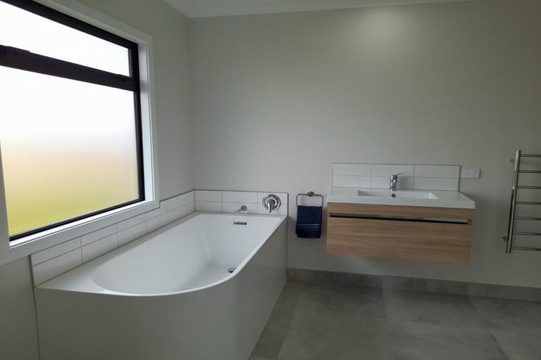 Photo of property in 10 Uku Way, Wharewaka, Taupo, 3330