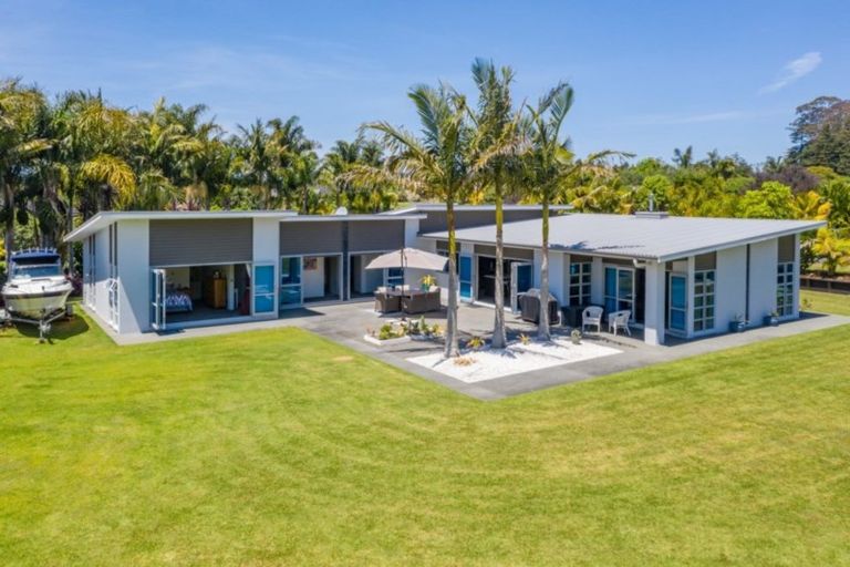 Photo of property in 1 Kotare Heights, Kerikeri, 0230