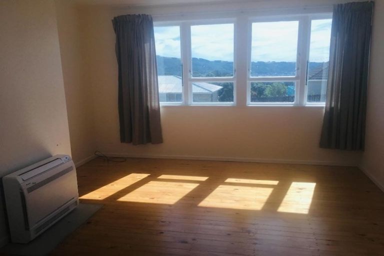 Photo of property in 1b Durham Street, Cannons Creek, Porirua, 5024