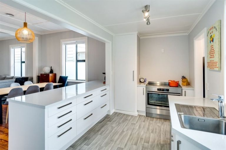 Photo of property in 82 Vigor Brown Street, Napier South, Napier, 4110