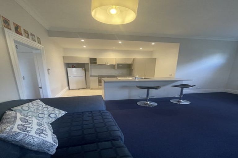 Photo of property in 152 Kelburn Parade, Kelburn, Wellington, 6012