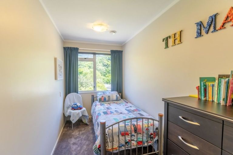 Photo of property in 63 The Drive, Tawa, Wellington, 5028