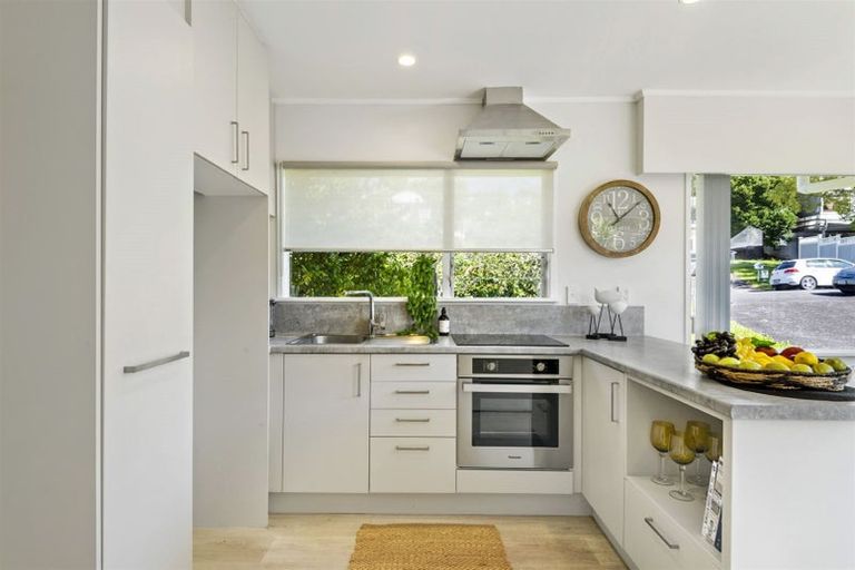 Photo of property in 1/12 Keldale Place, Forrest Hill, Auckland, 0620
