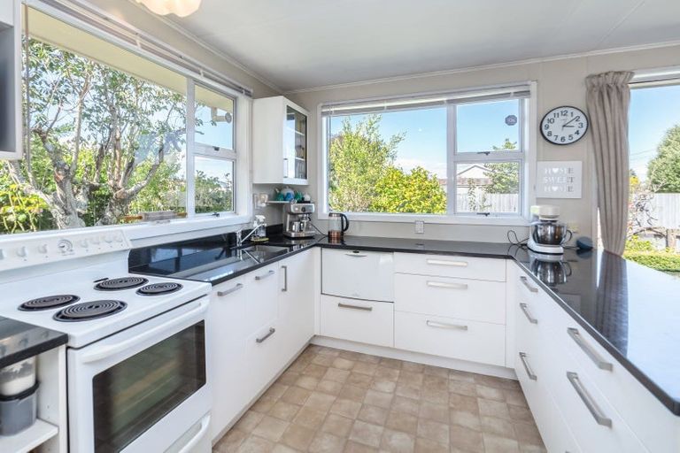 Photo of property in 40 Rhodes Street, Carterton, 5713