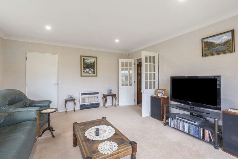 Photo of property in 25 Crown Hill, Paraparaumu, 5032