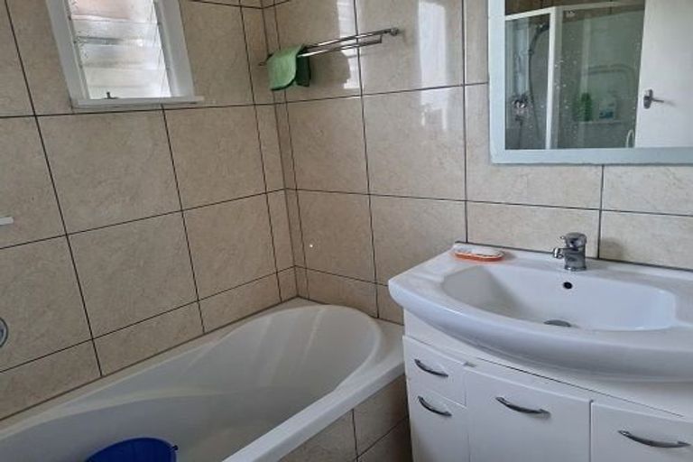 Photo of property in 57 Archibald Road, Kelston, Auckland, 0602