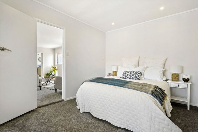 Photo of property in 1/12 Keldale Place, Forrest Hill, Auckland, 0620