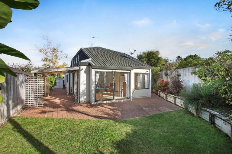 Photo of property in 2/148 Pigeon Mountain Road, Half Moon Bay, Auckland, 2012