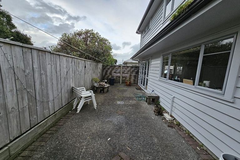 Photo of property in 182a Rongotai Road, Kilbirnie, Wellington, 6022