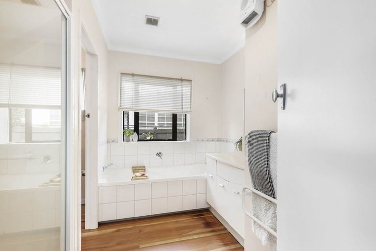 Photo of property in 22 Kensington Place, Fairfield, Hamilton, 3214