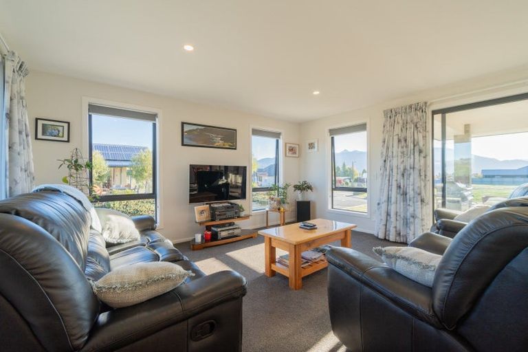 Photo of property in 24 Burnby Drive, Te Anau, 9679