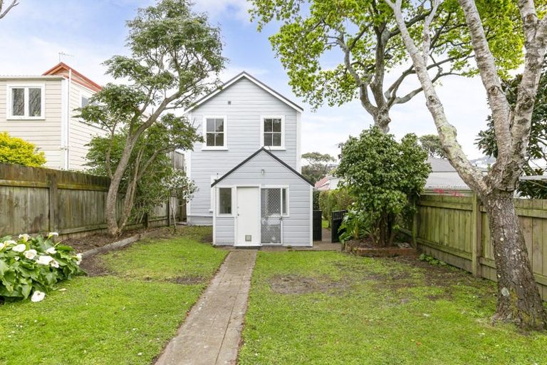 Photo of property in 8 Moir Street, Mount Victoria, Wellington, 6011