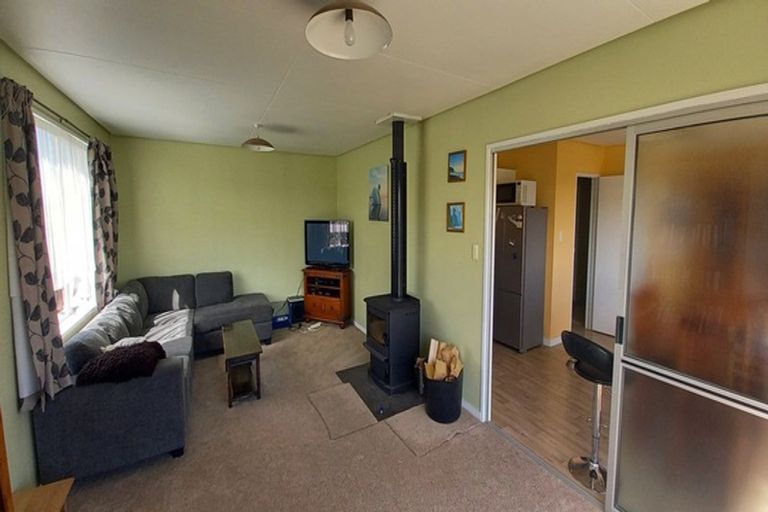 Photo of property in 1 Grove Burn Road, Tuatapere, 9620