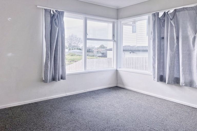 Photo of property in 4 Clutha Crescent, Clover Park, Auckland, 2023