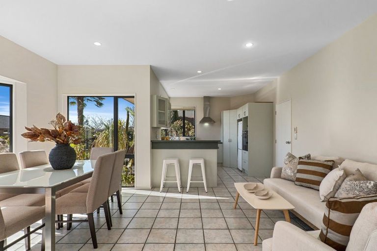 Photo of property in 2 Harrys Way, Redwood, Christchurch, 8051